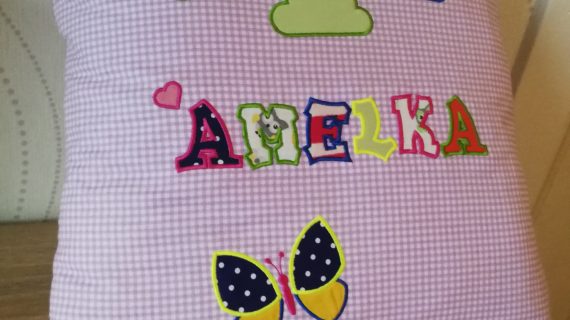 Poduszka z aplikacją imienia i grafiką 45x45cm