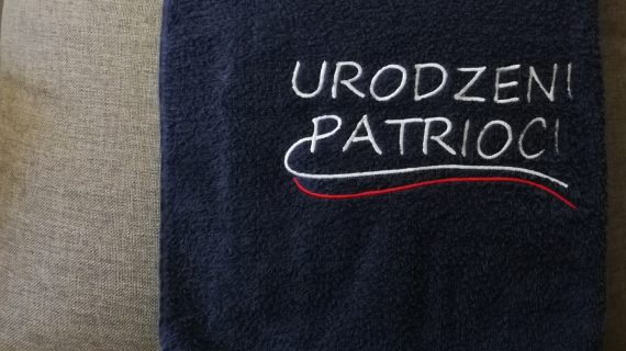 Ręcznik z haftowanym dowolnym napisem dedykacją - 70 x 140 cm