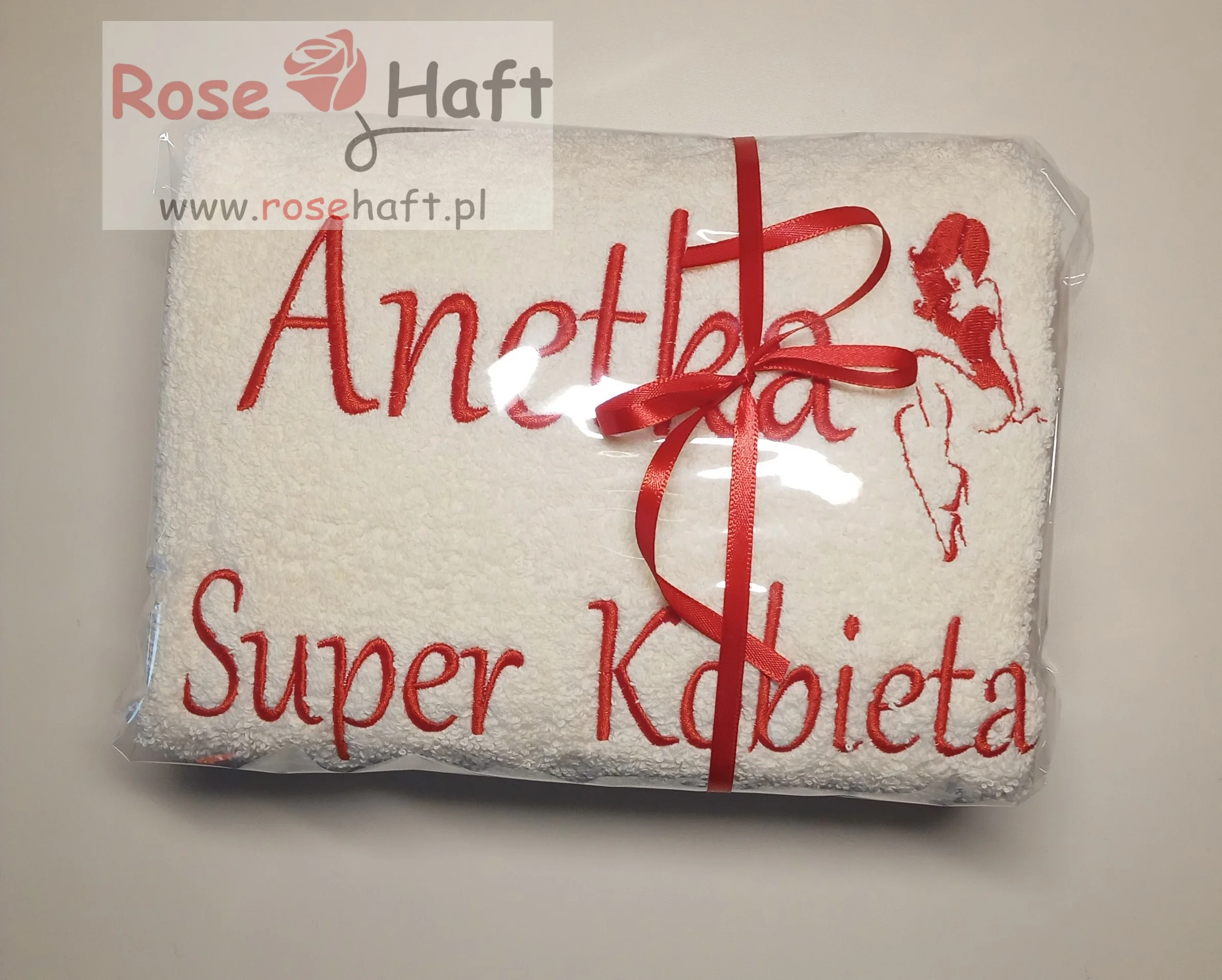 Dzień Kobiet Prezent Ręcznik z haftowanym napisem i grafiką - 70 x 140 cm - obrazek 5