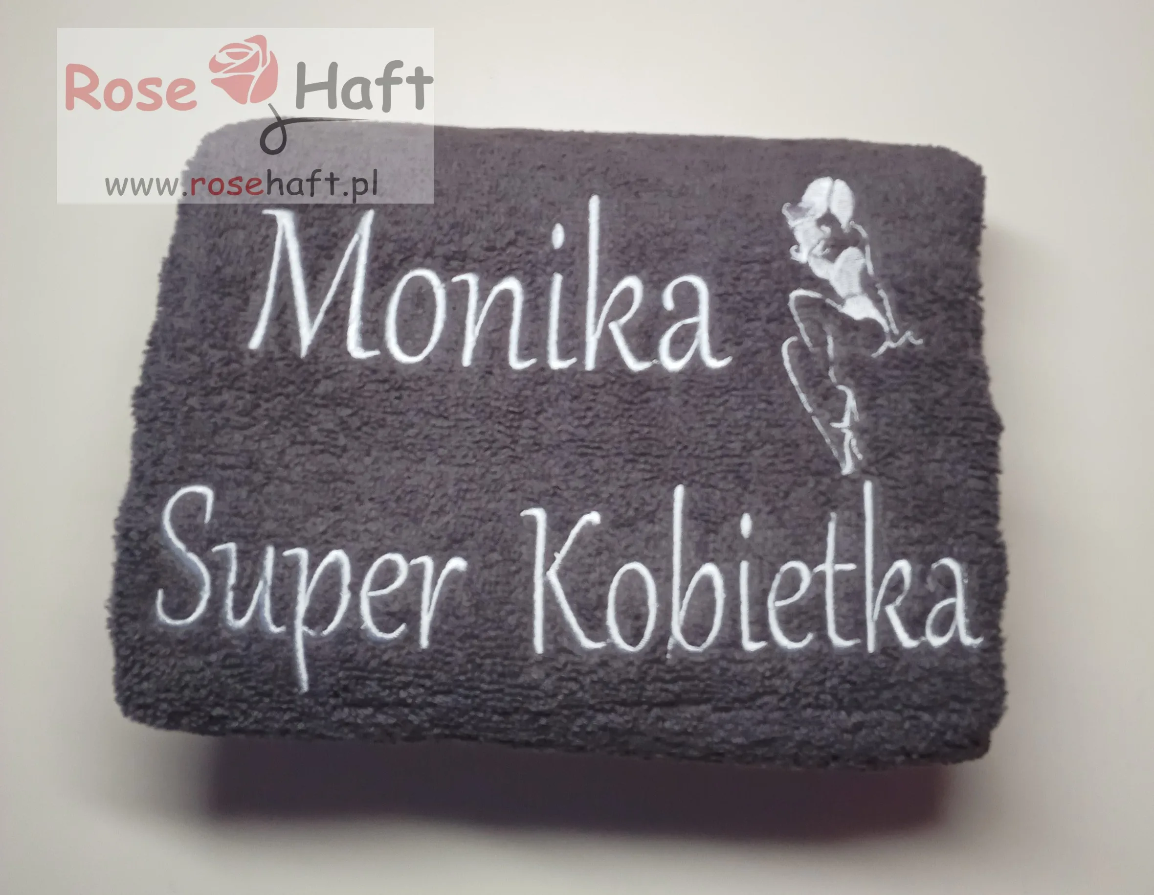 Dzień Kobiet Prezent Ręcznik z haftowanym napisem i grafiką - 70 x 140 cm - obrazek 10