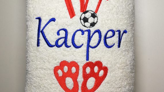 Ręcznik z haftowanym imieniem i zającem Wielkanoc 70 x 140 cm