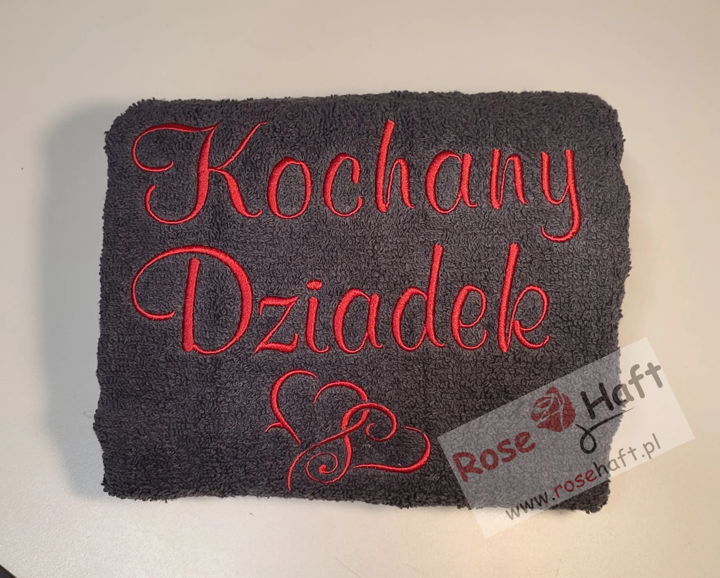 Ręcznik Prezent dla Dziadka z haftowanym napisem i dwoma sercami 70x140 cm